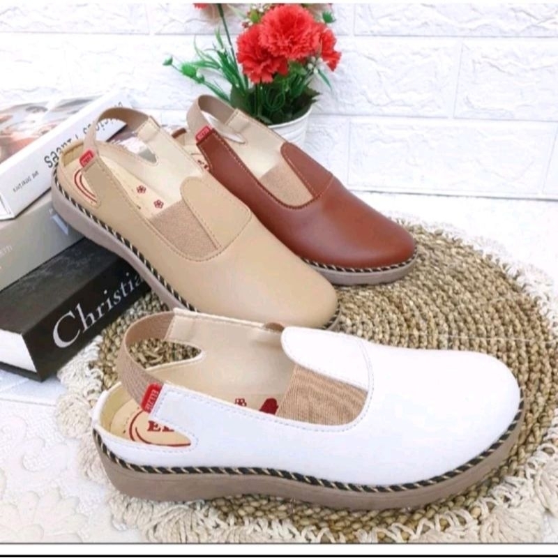 sepatu Kickers wanita model tali belakang // sepatu selop Kickers kode ks 02