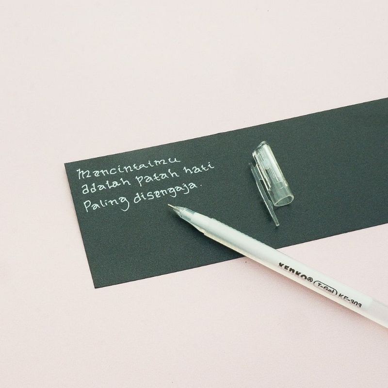 

PULPEN GELL PUTIH DAN EMAS, GELLPEN WHITE AND GOLD.