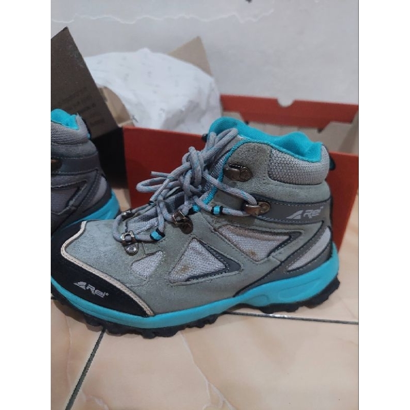Sepatu Hiking Arei Smith Sonia