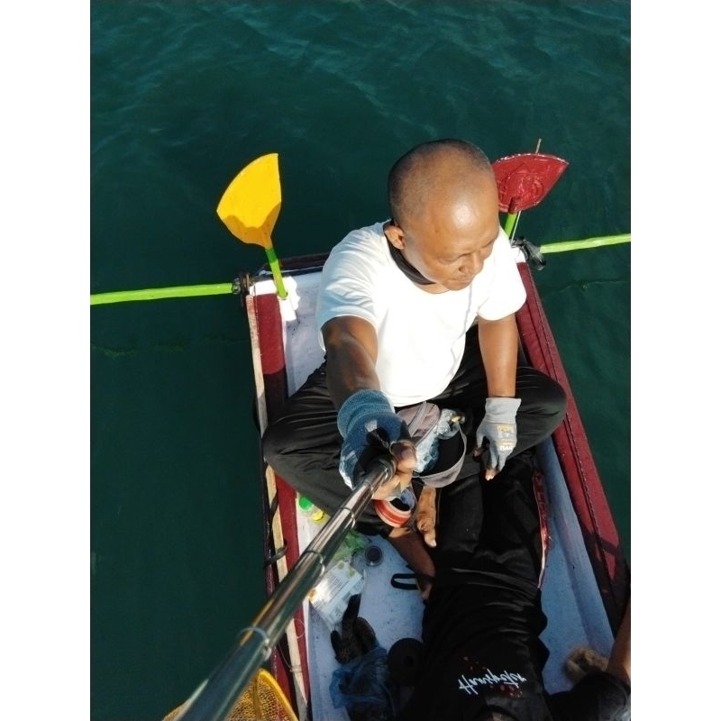 perahu kayak bahan fiber ringan