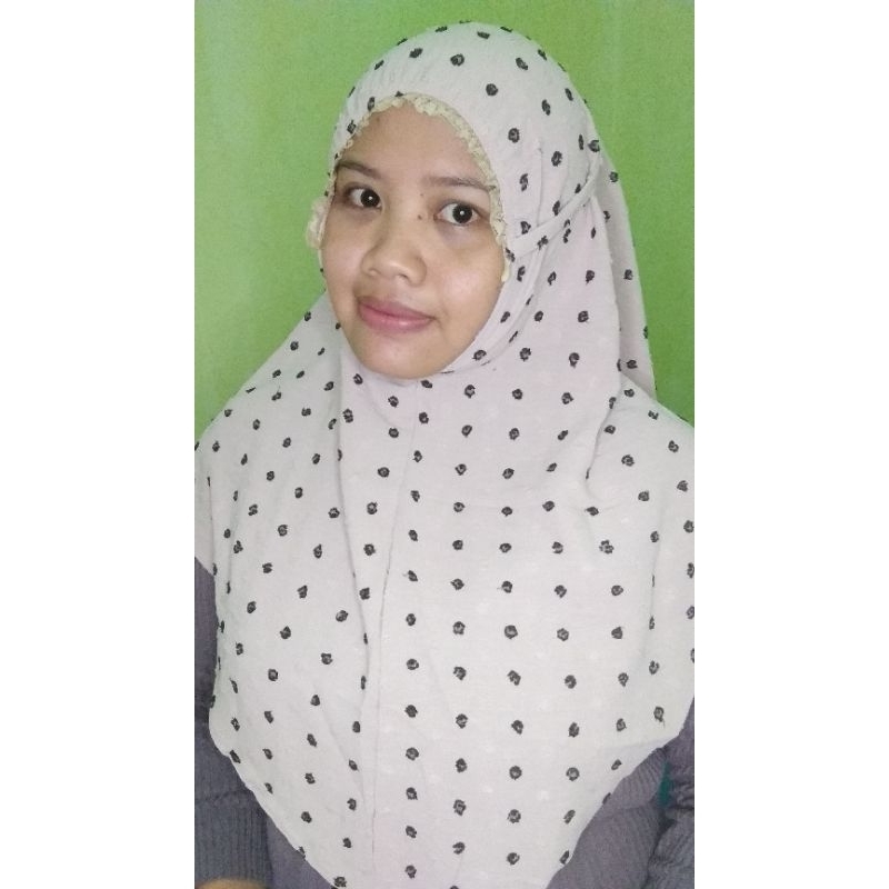 Zee Hijab kerut dahi