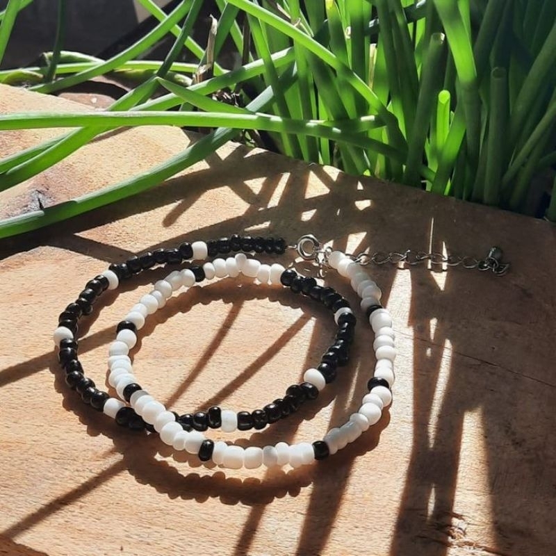 Gelang manik manik couple hitam putih