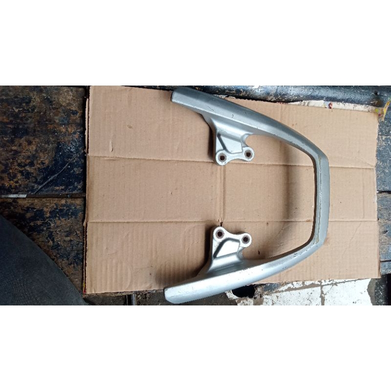 BEHEL BAGASI JOK BELAKANG MEGAPRO MONOSHOCK COPOTAN ORIGINAL