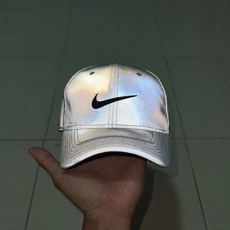 Topi nike reflektif