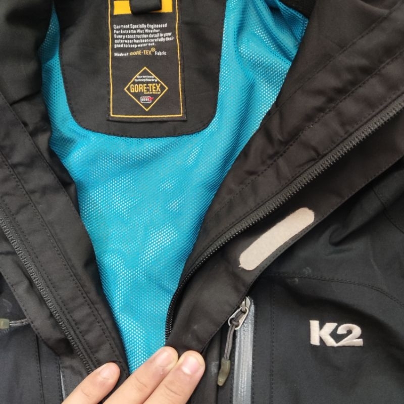 Jaket outdoor, goretex, waterproof, gorpcore, bahan the north face, hitam K2