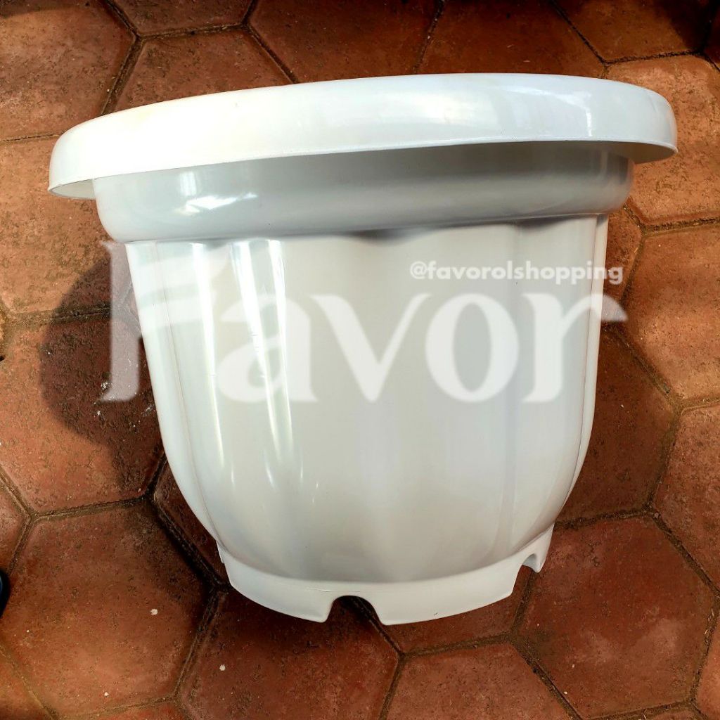 Pot Besar Jumbo Big Mom 50 PUTIH