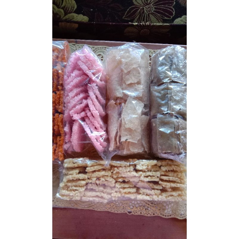 

ranginang terasi rangining, kerupuk ketumbar,genar,, produk RD,