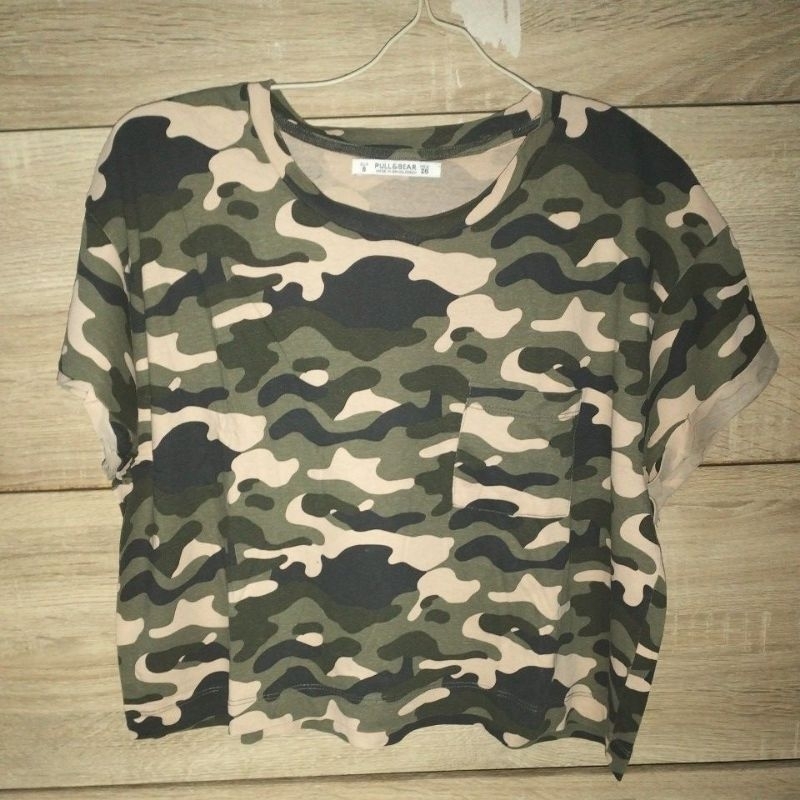 Preloved kaos crop top pull&bear