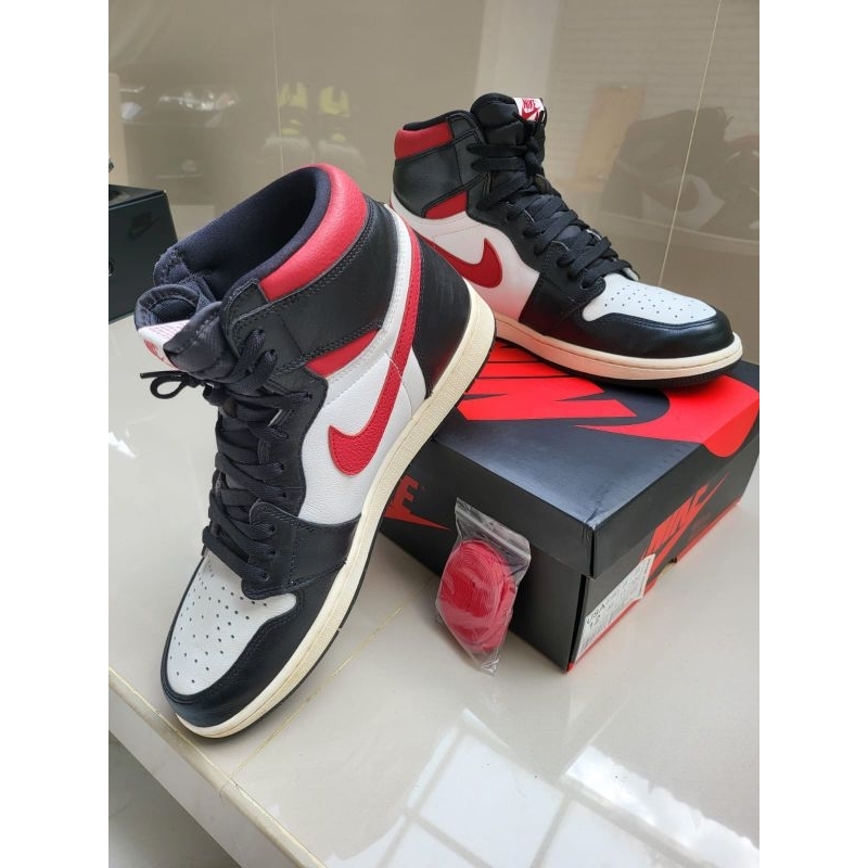 Preloved NIKE AIR JORDAN 1 RETRO HIGH OG BLACK GYM RED [Baca Deskripsi]