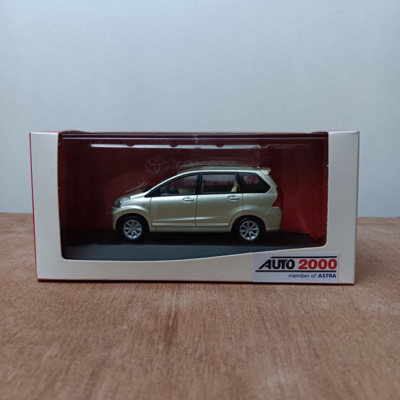 diecast Toyota Avanza Auto2000