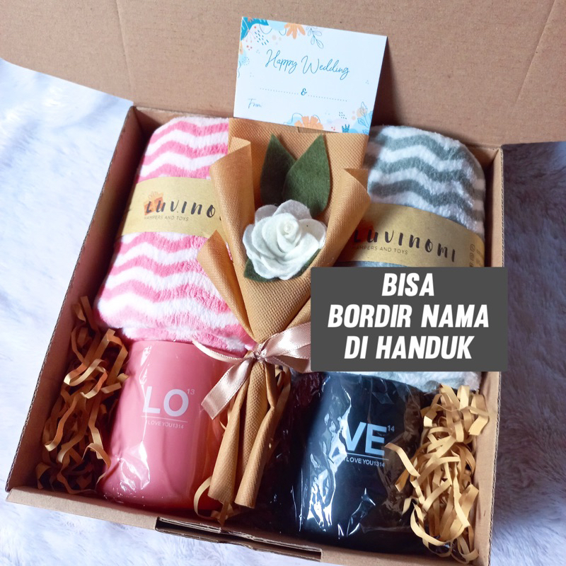 

Hampers pernikahan handuk motif bisa BORDIR NAMA dan cangkir couple ,kado wedding,anniversary dll