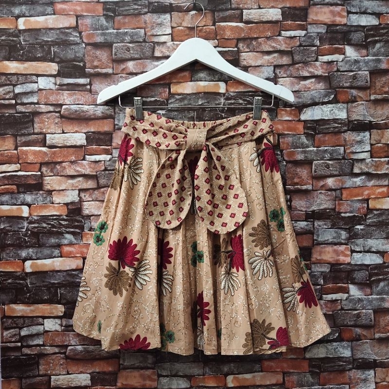 ROK PENDEK WANITA BATIK