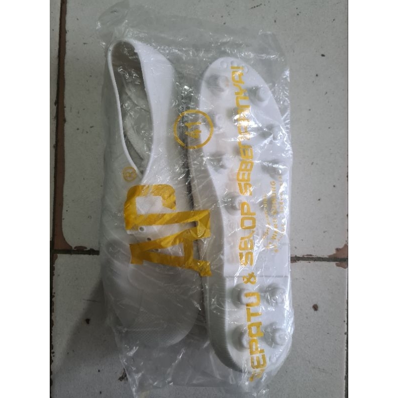 sepatu bola sepatu ladang sawah sepatu keong ap boots putih white