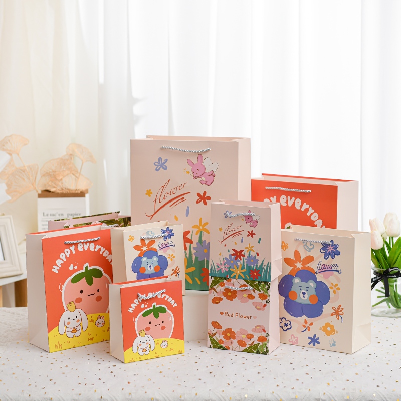 

Paper Bag Stoberi Flowers | Goodie Bag | Tas Souvenir | Tas Ulang Tahun