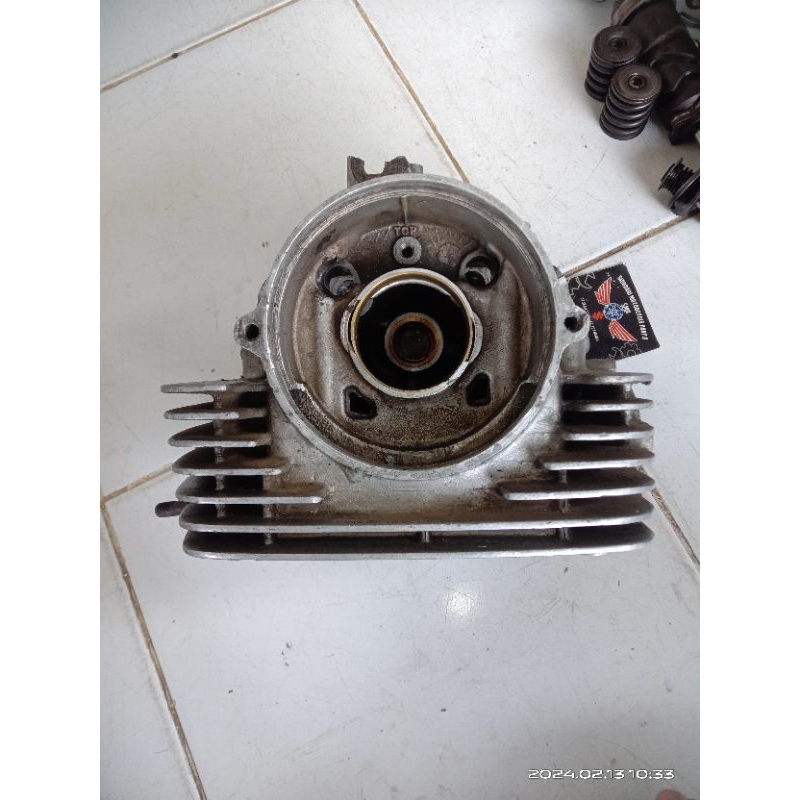 Cilynder Head Kawasaki Binter Merzy KZ200 Type platina 1980-1982 original.