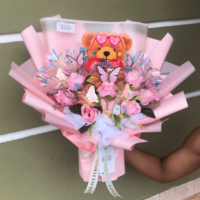 

Buket Kupu-Kupu | Buket Silverqueen | Buket Bunga Artificial