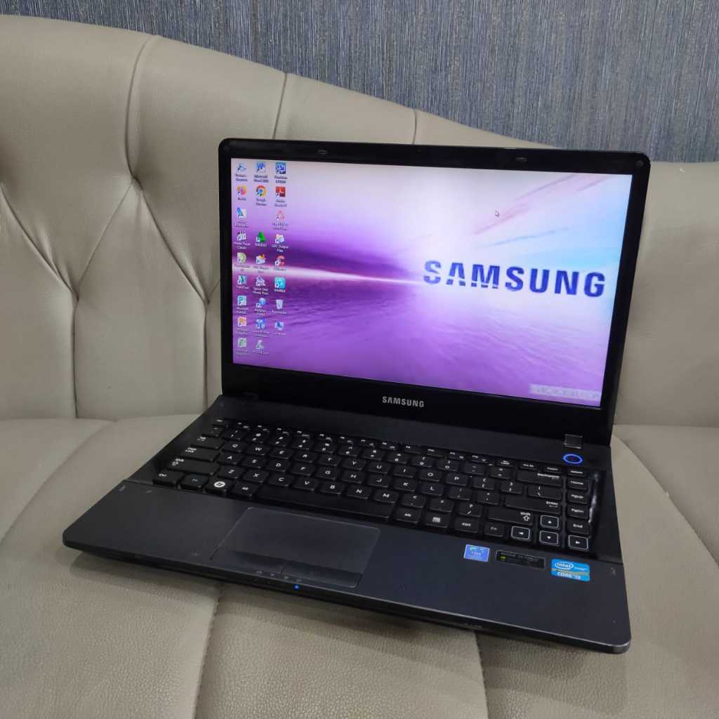 Laptop Samsung 300E, Intel Core i3-2330M, Hd Graphic 3000, Ram 8/500Gb, Black Silver