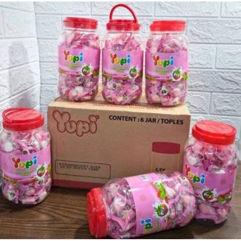 

1 dus/6 pcs permen yupi strawverry kiss toples 300gram isi 125