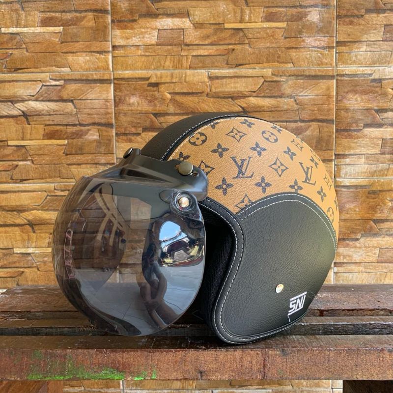 Helm bogo retro kulit motif lv