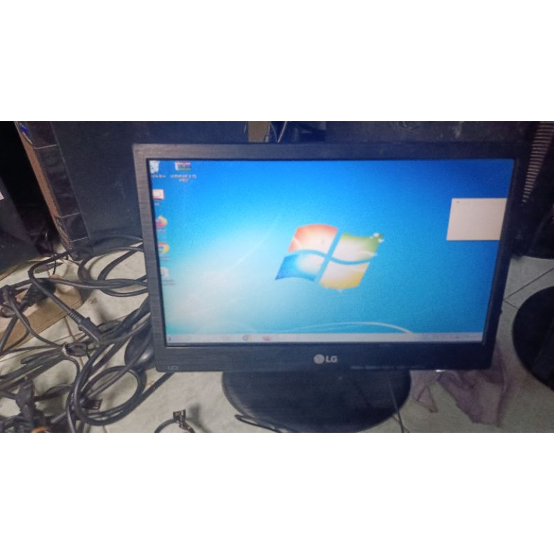 monitor komputer LED LG 16 normal