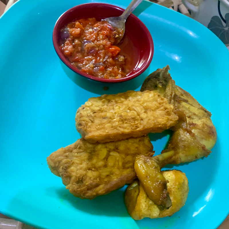 

Ayam Ungkep Bumbu Kuning Siap Masak