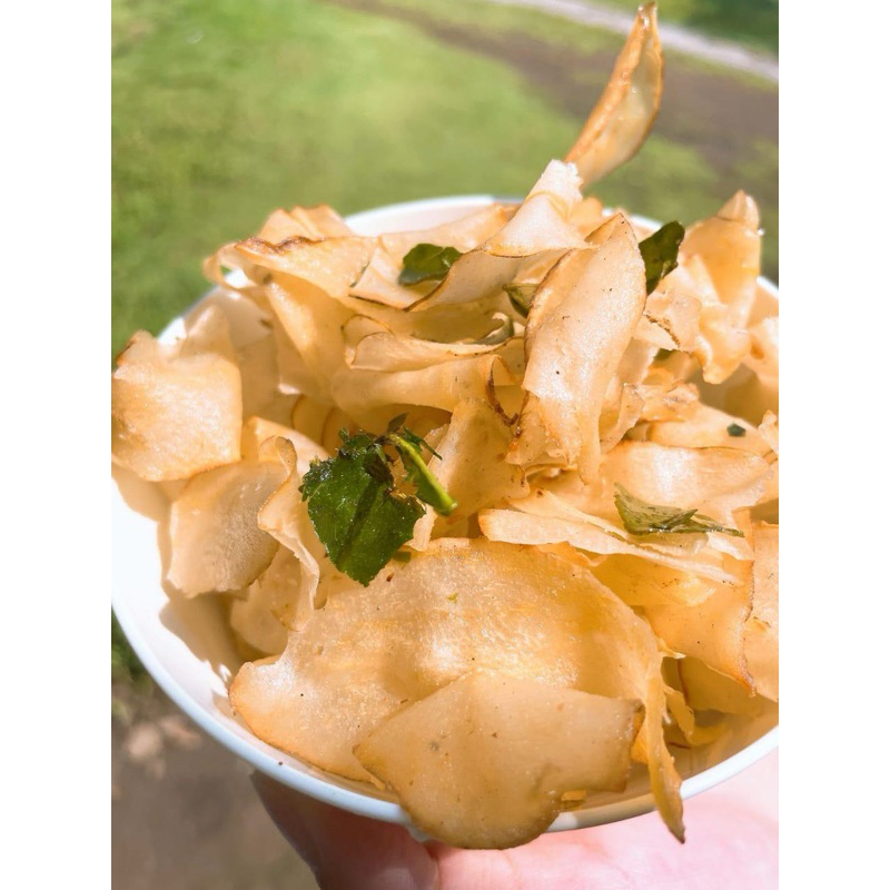 

Keripik singkong Asin daun jeruk 250gr enak.