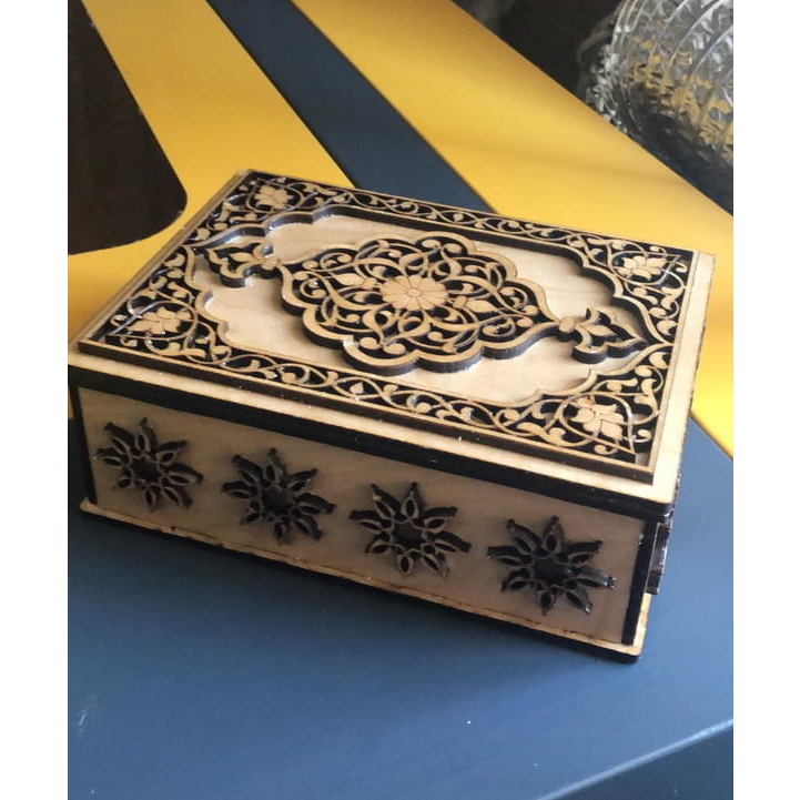 

boxs kayu unik mewah classic elegan, kotak kado, kotak hantaran, kotak kue, boxs hantaran kerajinan laser cuting, produk lokal umkm indonesia, kotak mahar pernikahan unik, kotak perhiasan, bok boxs, giftbox jewelery box