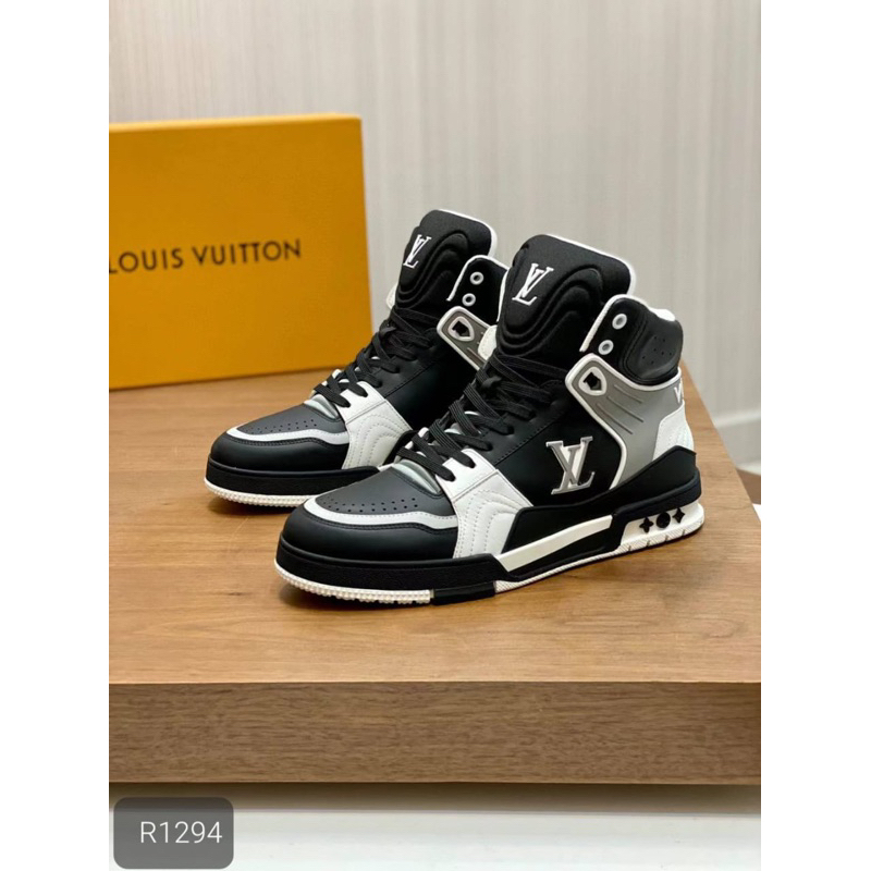 Sepatu sneakers liburan pria sepatu sneakers sport running olahraga keren import branded vip louis v