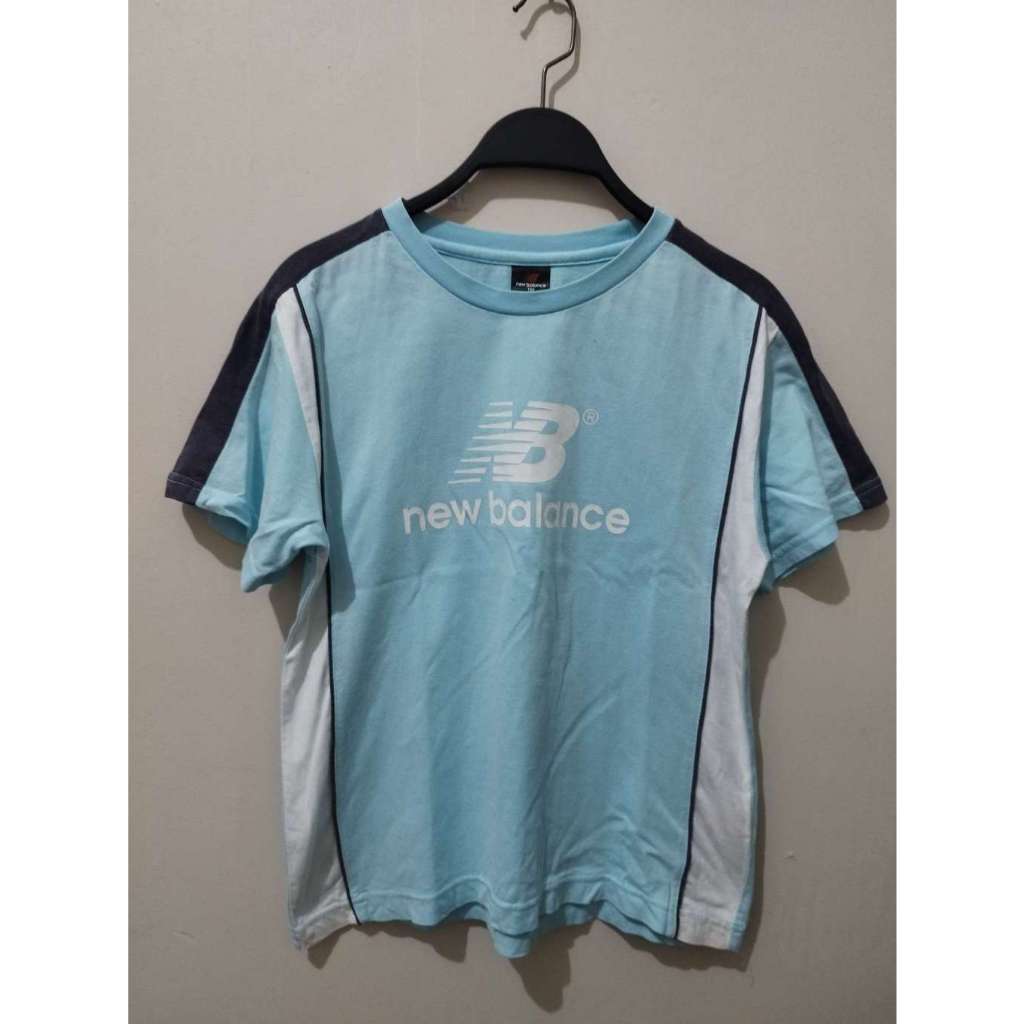 Kaos Wanita New Balance