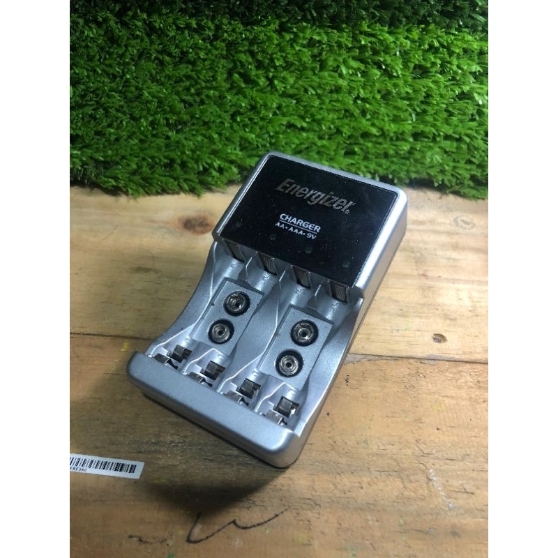 Energizer charger AA + AAA 9v