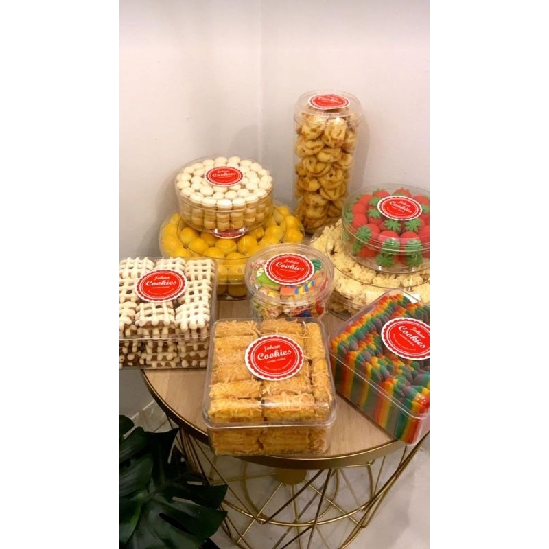 

KUE LEBARAN PREMIUM JOHAN COOKIES KASTENGEL, STRAWBERRY, CHEESE BUTTON
