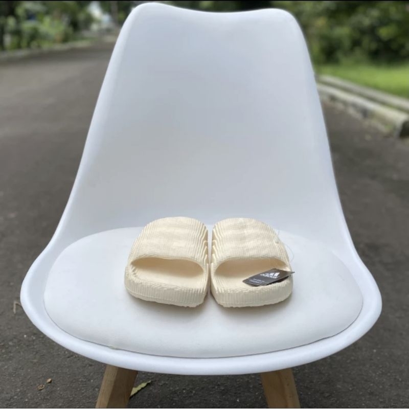 Sandal slop adidas adilette sandal slop pria cream