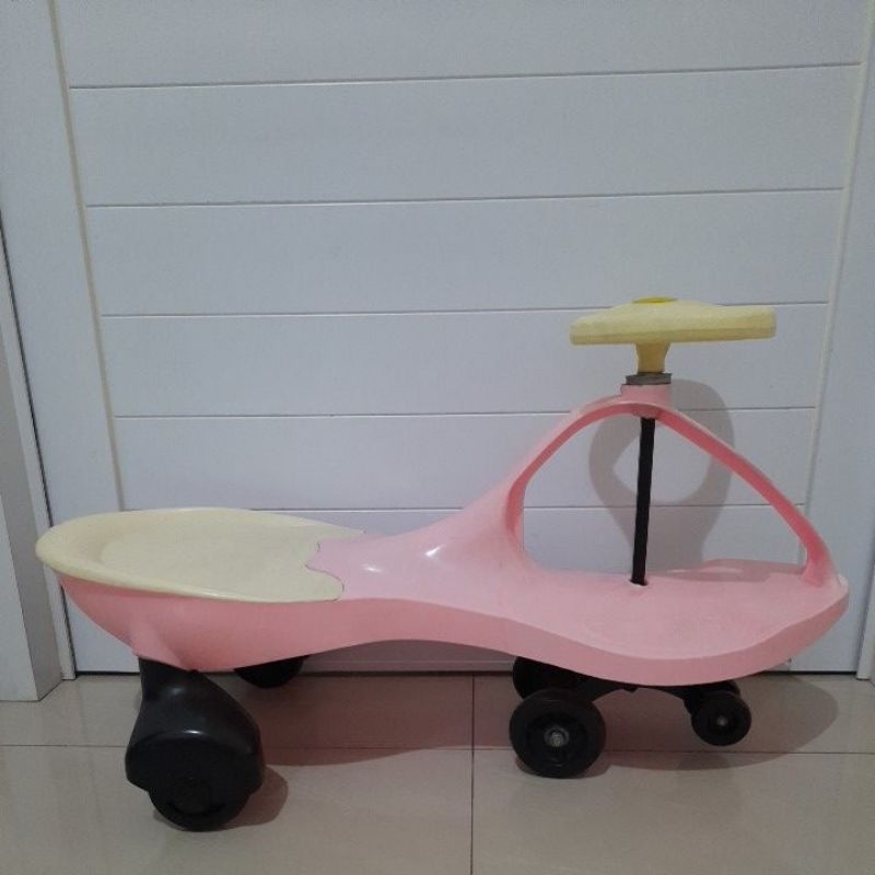 PRELOVED MOBIL-MOBILAN GERAK / SWING CAR ANAK