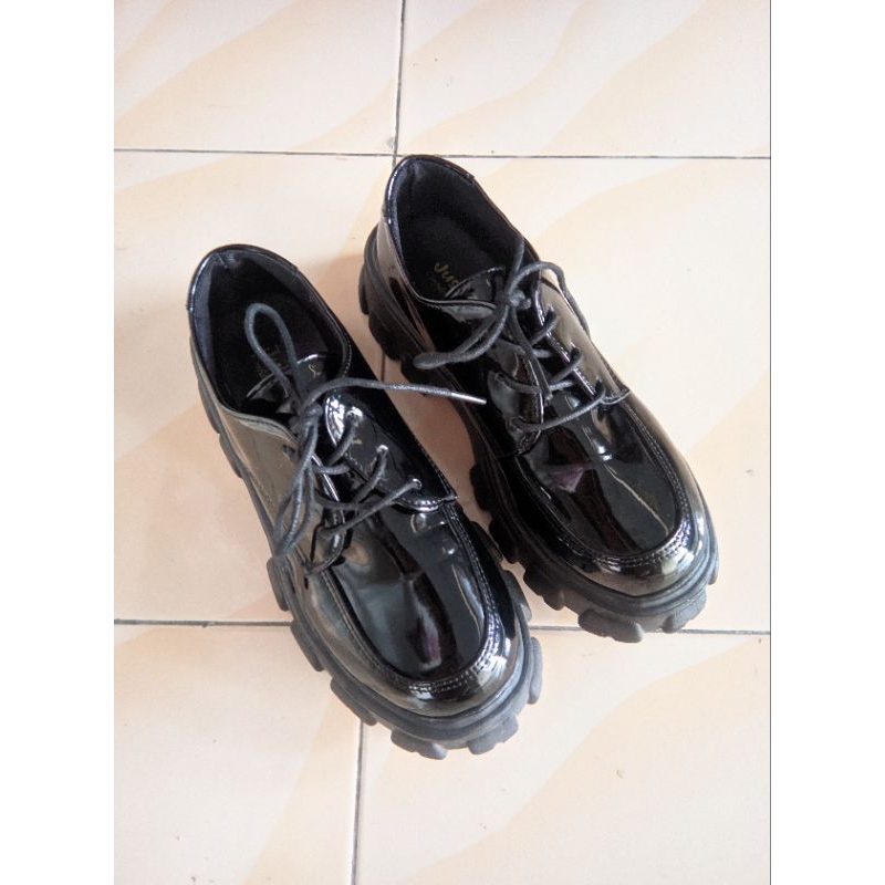 (preloved) JustLook Saebyeok Sepatu Docmart Wanita