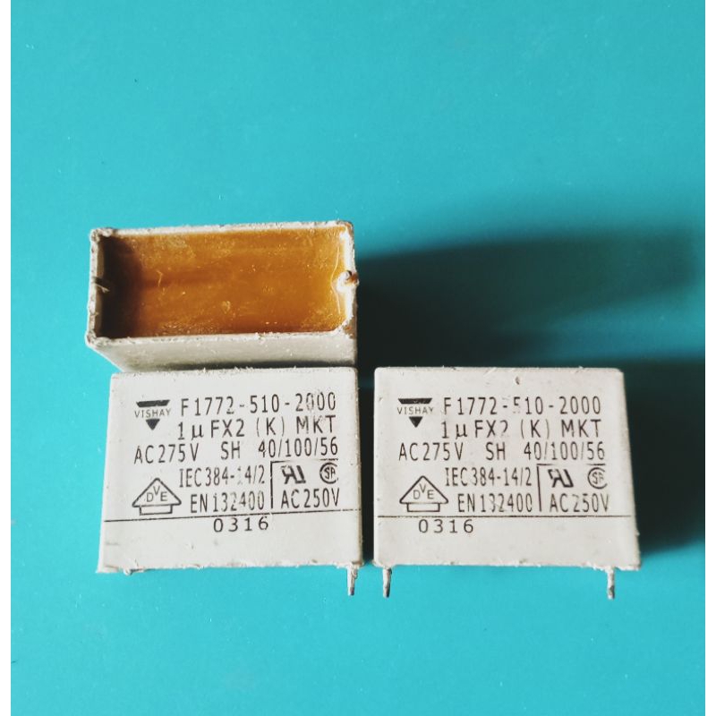 kapasitor 1uf AC 275v tinggi 3.2cm lebar 4cm tebal 1.7cm bekas cabutan