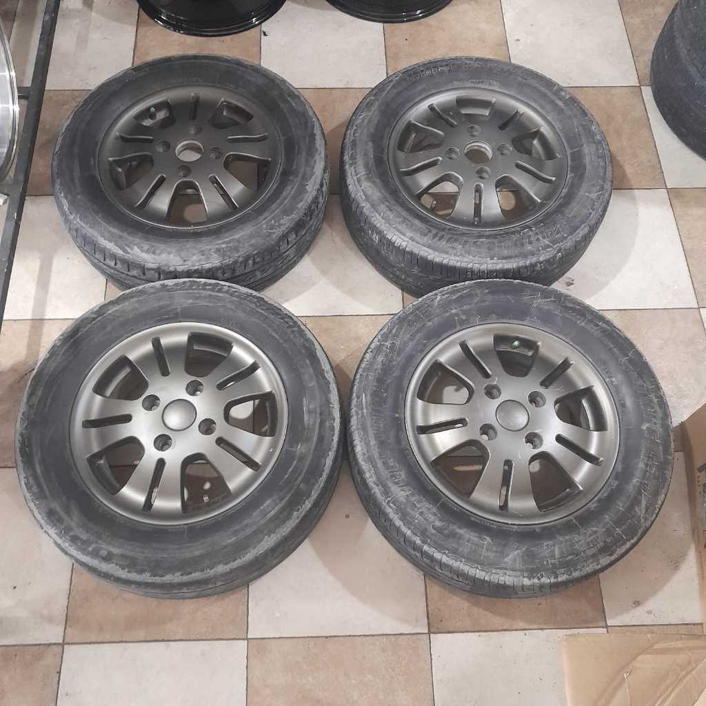 Velg Mobil Bekas Standar xenia r14x5 4x114 et50 grey + ban bridgestune 185 70 r14 tahun 2018 (minus 