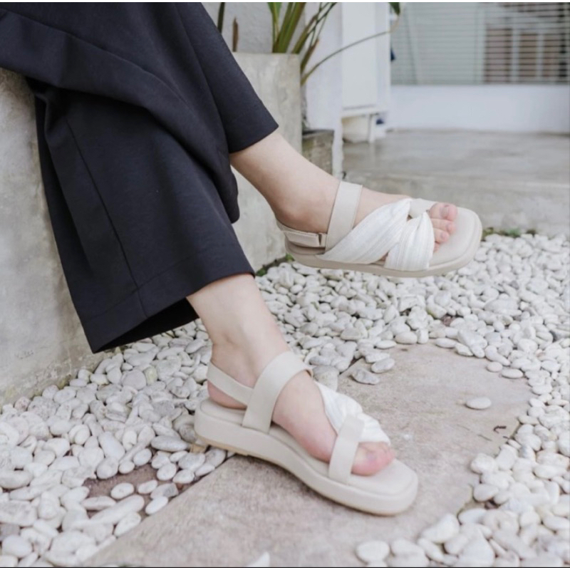 Preloved-Zena Cream by @dianable