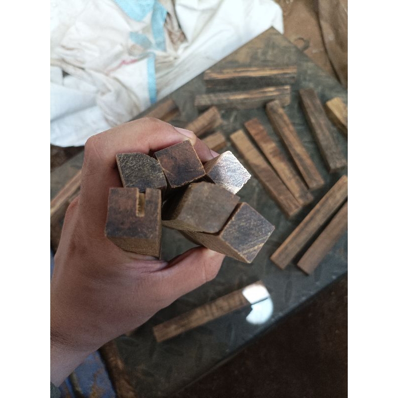 Kayu Gaharu Bahan Kerajinan