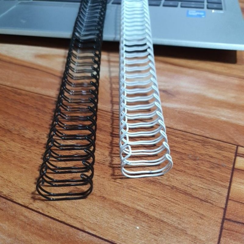 

Spiral Kawat Jilid (No.9) 9/16 F4 atau A4 Spiral Wire 3:1 38 atau 35 Loops isi 100pcs per box