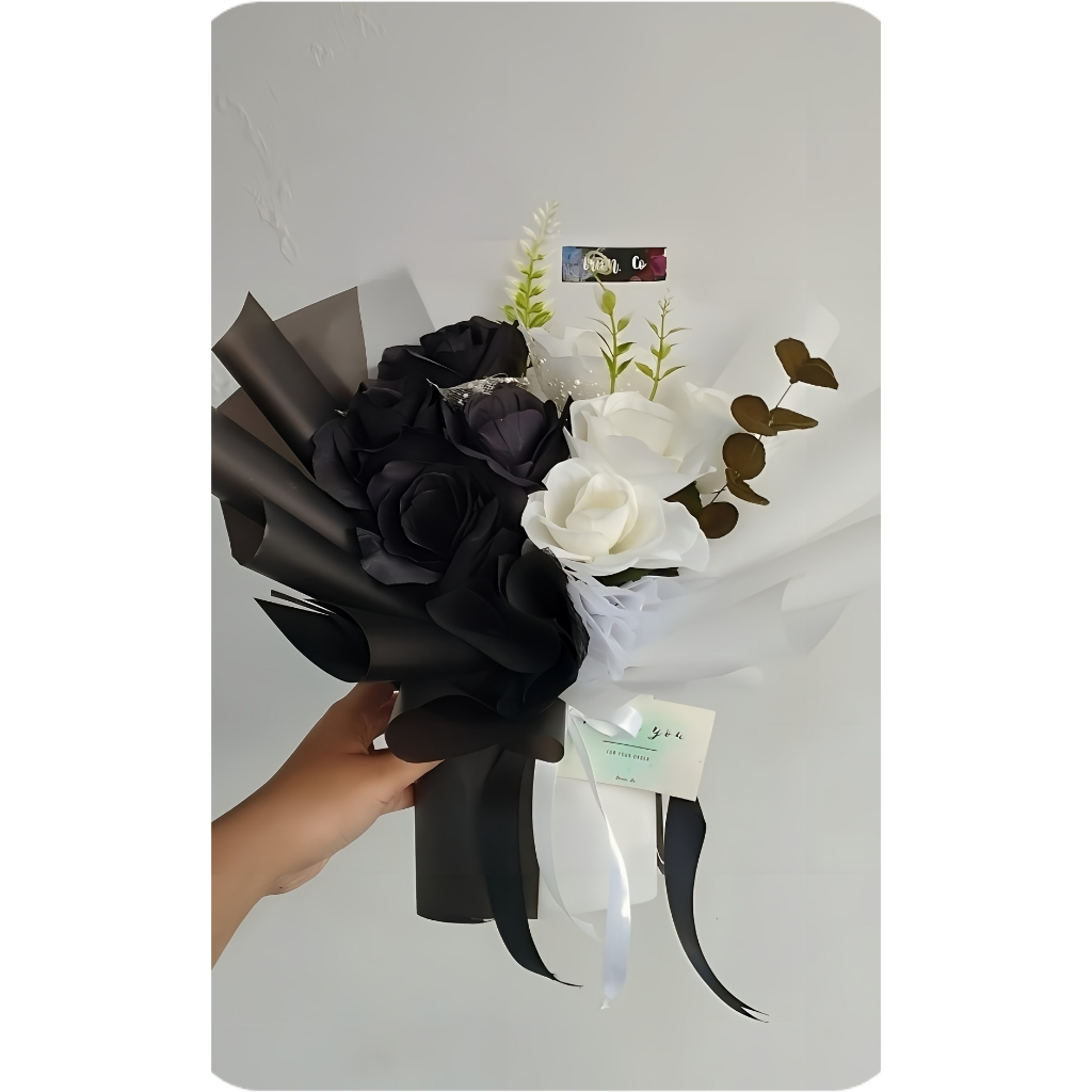 Buket Bunga Mawar Hitam Putih