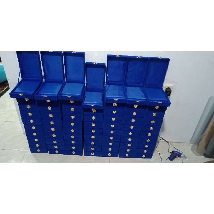 

Souvenir yang Mengabadikan Momen Berharga Anda Box plakat kotak plakat kotak beludru box vandel