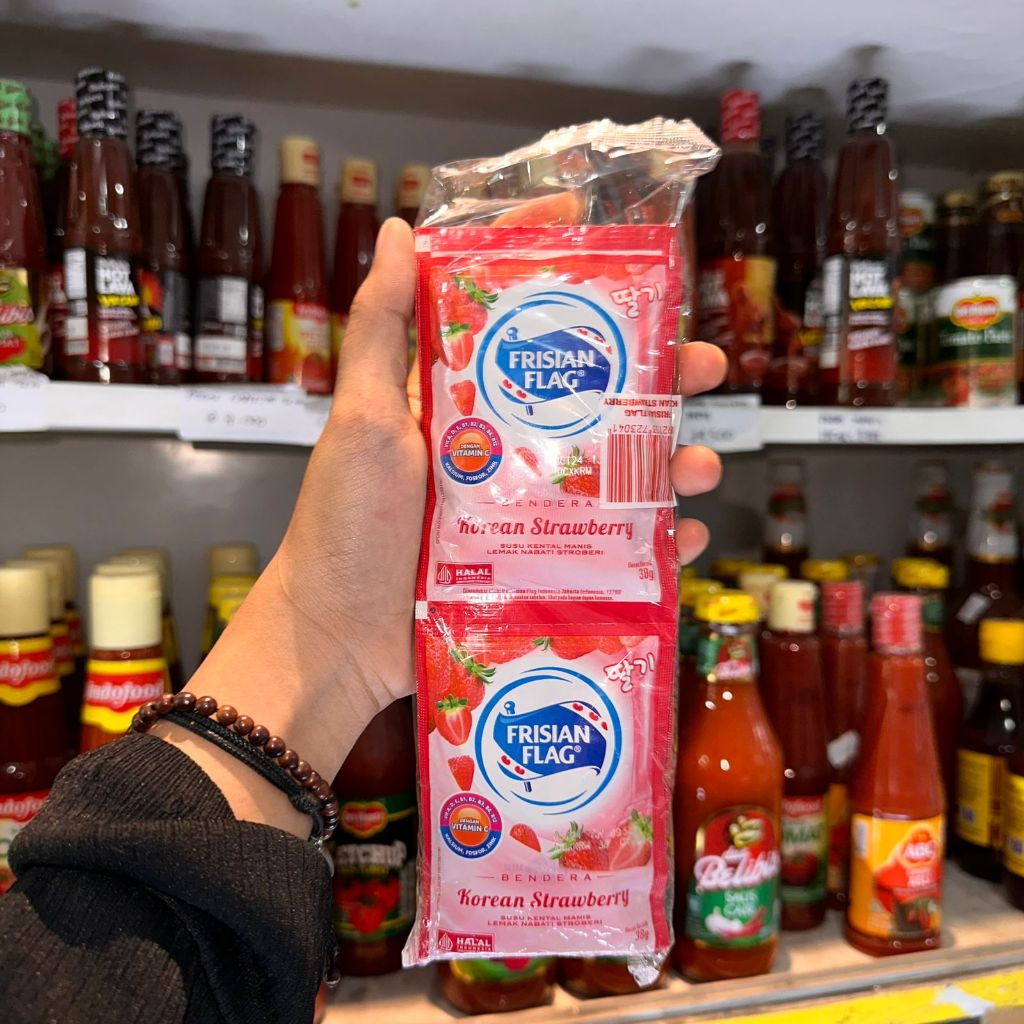 

frisian flaq skm straw berry saschet (eceran)