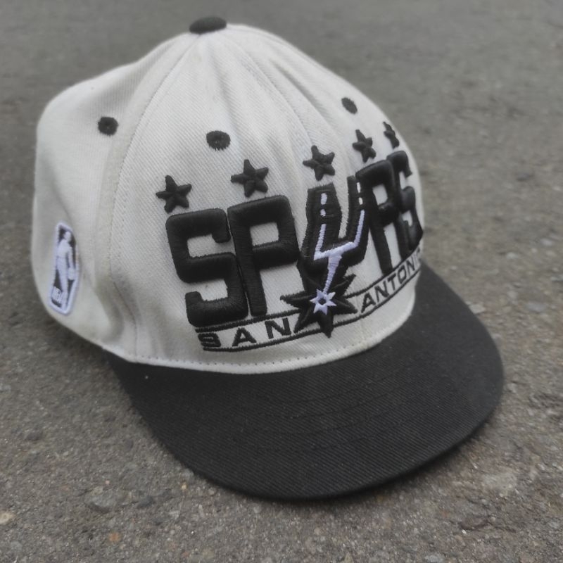 TOPI NBA SNAP FIT HYFLAT HAT CAP WESTERN CONFERENCE SAN ANTONIO SPURS BANDANA PONY TAIL HIPHOP STREE