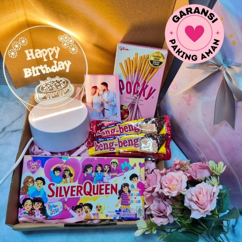 

Hampers Coklat Kado Cewek / Hadiah Romantis Pacar Aneka Coklat ( ACK )