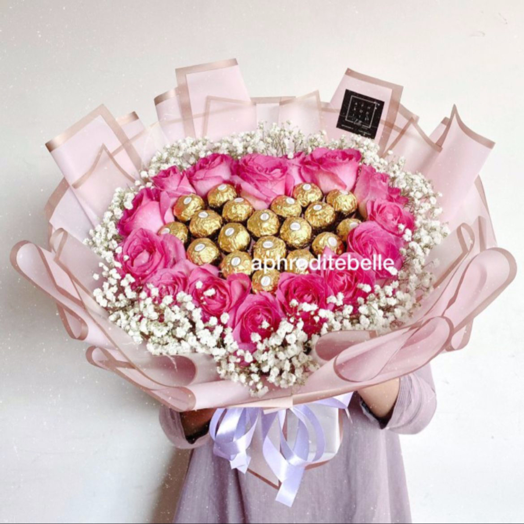 Ferrero Buket bentuk Hati Premium / Hadiah Buket Coklat Anniversary / Ultah  Wisuda Bunga