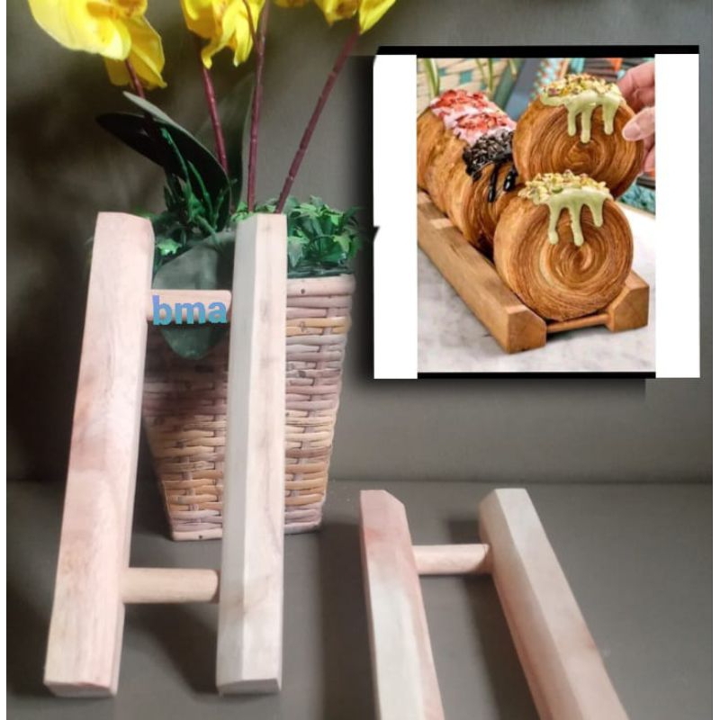 Display /rak/tatakan cromboloni/roti /donat