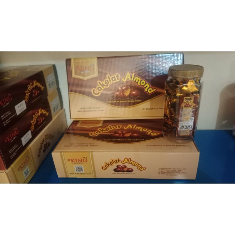 

coklat almond king musdalifah 1 dus ( isi 4 toples)