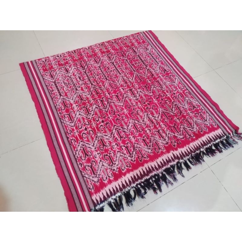 kain Tenun motif Dayak
