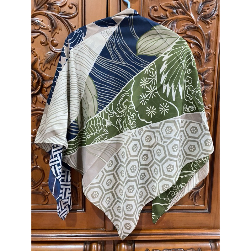 Preloved Kamii Scarf Neoma