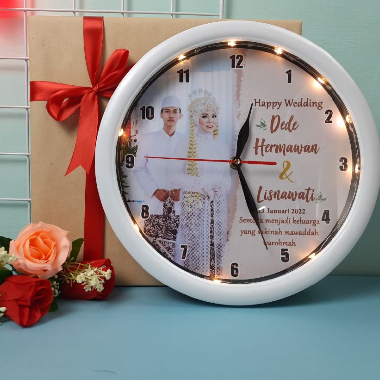 ART Y64X KADO WEDDING KADO NIKAH FREE DESAIN KARIKATUR JAM DINDING CUSTOM KADO ULANG TAHUN PERNIKAHA